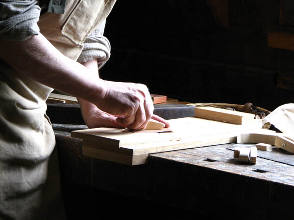 Ofrecemos un servicio de <strong>carpintería  de madera y ebanistería en Fontanilles</strong> adaptado a las necesidades del <strong>cliente</strong>.